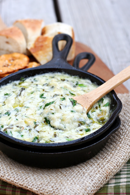 Skillet Spinach-Artichoke Dip With Fire-Roasted Bread